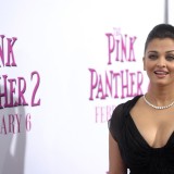 Aishwarya-Rai---Premiere-Of-The-Pink-Panther-2---02