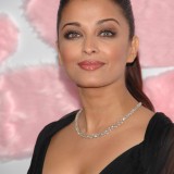 Aishwarya-Rai---Premiere-Of-The-Pink-Panther-2---12