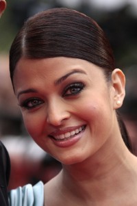 Aishwarya-Rai---Spring-Fever-Premiere-2009-Cannes---17.md.jpg