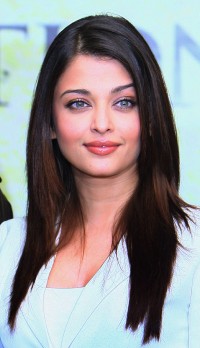 Aishwarya Rai The Unforgetable Tour Photocall 02