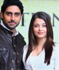 Aishwarya Rai The Unforgetable Tour Photocall 07