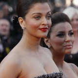 Aishwarya-Rai---Tournee-Premiere-02