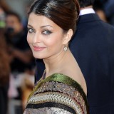 Aishwarya_Rai_Raavan-World-Film-Premiere_Vettri.Net-04