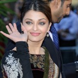 Aishwarya_Rai_Raavan-World-Film-Premiere_Vettri.Net-25