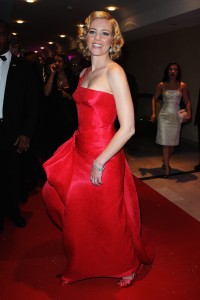 Elizabeth-Banks---Cannes-2009-Up-Premiere---28.md.jpg
