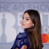 Hailee-Steinfeld---BRIT-Awards-2020-21