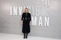 Elisabeth-Moss---The-Invisible-Man-Photocall-08.md.jpg
