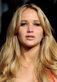 Jennifer-Lawrence---2011-Vanity-Fair-Oscar-Party-09.md.jpg
