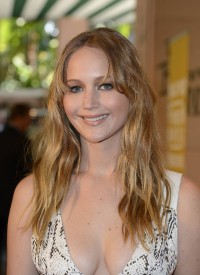 Jennifer-Lawrence---Hollywood-FPA-2012-Luncheon-052.md.jpg