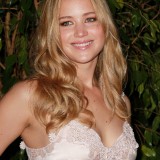 Jennifer-Lawrence---QVC-Red-Carpet-Style-Party-06