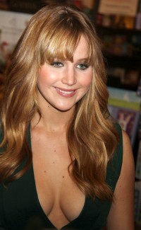 Jennifer-Lawrence---The-Hunger-Games-Cast-Signing-08.md.jpg