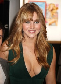 Jennifer-Lawrence---The-Hunger-Games-Cast-Signing-09.md.jpg