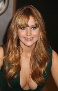 Jennifer-Lawrence---The-Hunger-Games-Cast-Signing-20.md.jpg