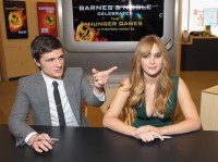 Jennifer-Lawrence---The-Hunger-Games-Cast-Signing-37.md.jpg