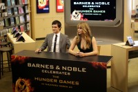 Jennifer-Lawrence---The-Hunger-Games-Cast-Signing-53.md.jpg