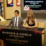 Jennifer-Lawrence---The-Hunger-Games-Cast-Signing-53
