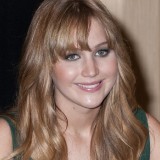 Jennifer-Lawrence---The-Hunger-Games-Cast-Signing-62