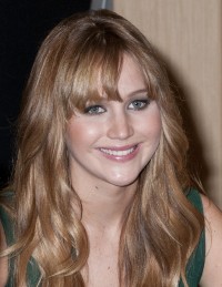 Jennifer-Lawrence---The-Hunger-Games-Cast-Signing-63.md.jpg