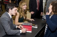 Jennifer-Lawrence---The-Hunger-Games-Cast-Signing-67.md.jpg