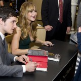 Jennifer-Lawrence---The-Hunger-Games-Cast-Signing-67