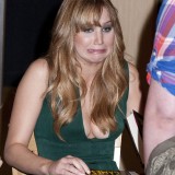 Jennifer-Lawrence---The-Hunger-Games-Cast-Signing-74