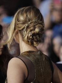 Jennifer-Lawrence---The-Hunger-Games-LA-Premiere-32.md.jpg