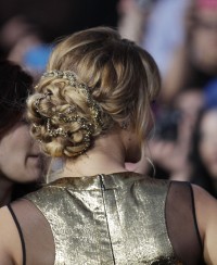 Jennifer-Lawrence---The-Hunger-Games-LA-Premiere-45.md.jpg
