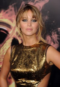 Jennifer-Lawrence---The-Hunger-Games-LA-Premiere-49.md.jpg