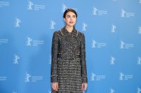 Margaret-Qualley---Berlinale-2020---My-Salinger-Year-Photocall-05.md.jpg