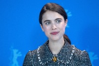 Margaret-Qualley---Berlinale-2020---My-Salinger-Year-Photocall-07.md.jpg