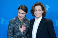 Margaret-Qualley---Berlinale-2020---My-Salinger-Year-Photocall-12.md.jpg