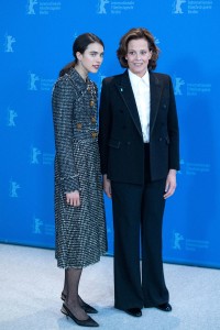 Margaret-Qualley---Berlinale-2020---My-Salinger-Year-Photocall-17.md.jpg