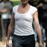 Cameron-Diaz---Gymnastics-On-The-Filming-Set-In-NYC-04