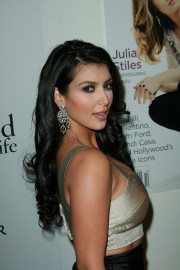 Kim Kardashian Hollywood Life Style Awards 09