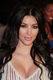 Kim-Kardashian---Premiere-Of-Somebody-Help-Me-02.md.jpg