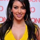 Bongo-Spokesperson-Kim-Kardashian-at-LA-Market-01