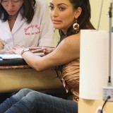 Kim-Kardashian-At-A-Nail-Salon-In-Beverly-Hills-03