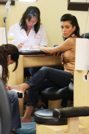 Kim Kardashian At A Nail Salon In Beverly Hills 09