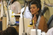 Kim-Kardashian-At-A-Nail-Salon-In-Beverly-Hills-13.md.jpg