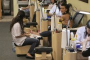 Kim-Kardashian-At-A-Nail-Salon-In-Beverly-Hills-15.md.jpg