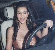 Kim-Kardashian-At-A-Nail-Salon-In-Beverly-Hills-27.md.jpg