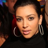 Kim-Kardashian-At-The-Pool-At-Harrahs-In-Atlantic-City-10