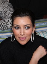 Kim Kardashian At The Pool At Harrah's In Atlantic City 13