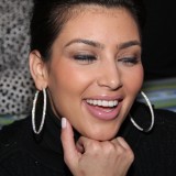 Kim-Kardashian-At-The-Pool-At-Harrahs-In-Atlantic-City-14