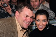 Kim-Kardashian-At-The-Pool-At-Harrahs-In-Atlantic-City-19.md.jpg