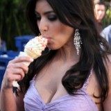 Kim-Kardashian-Eats-Ice-Cream-In-Beverly-Hills-18