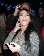 Kim-Kardashian-Hosting-The-Chloe-Lane-5th-Year-Anniversary-Party-03.md.jpg
