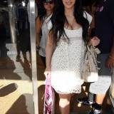 Kim-Kardashian-Shopping-In-Hollywood-on-June-23-2008---01