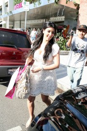 Kim-Kardashian-Shopping-In-Hollywood-on-June-23-2008---13.md.jpg
