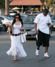 Kim-Kardashian-Sightings-In-Malibu-08.md.jpg